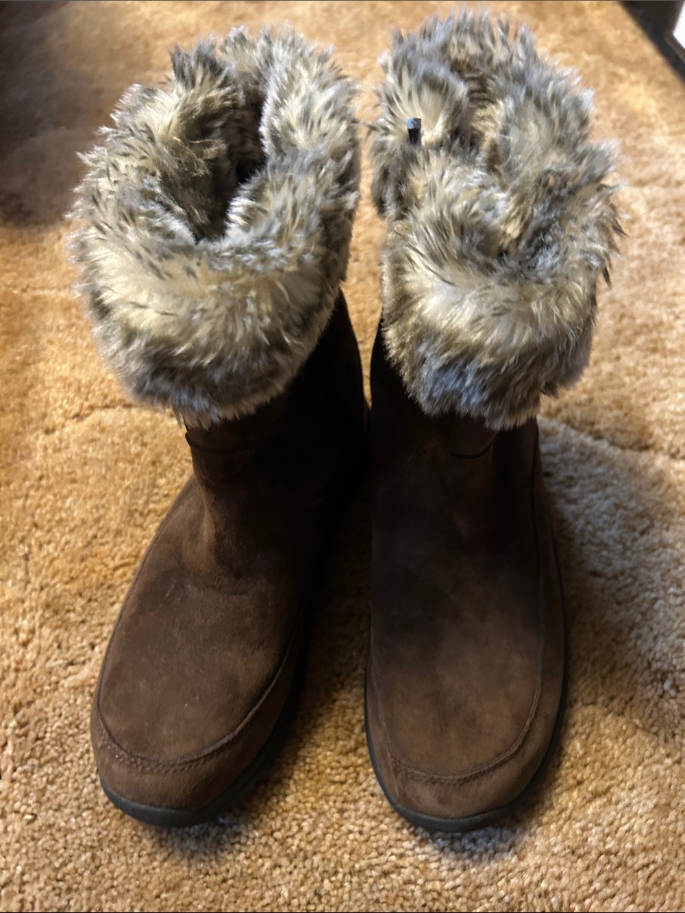 LL Bean brown suede boots in very good condition side zip size 7 medium
